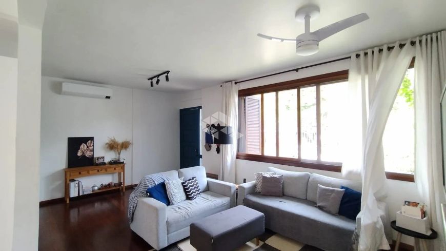 Casa 3 dormitórios, sendo 1 suíte, sala de estar, sala de jantar, banheiro social, vaga de garagem