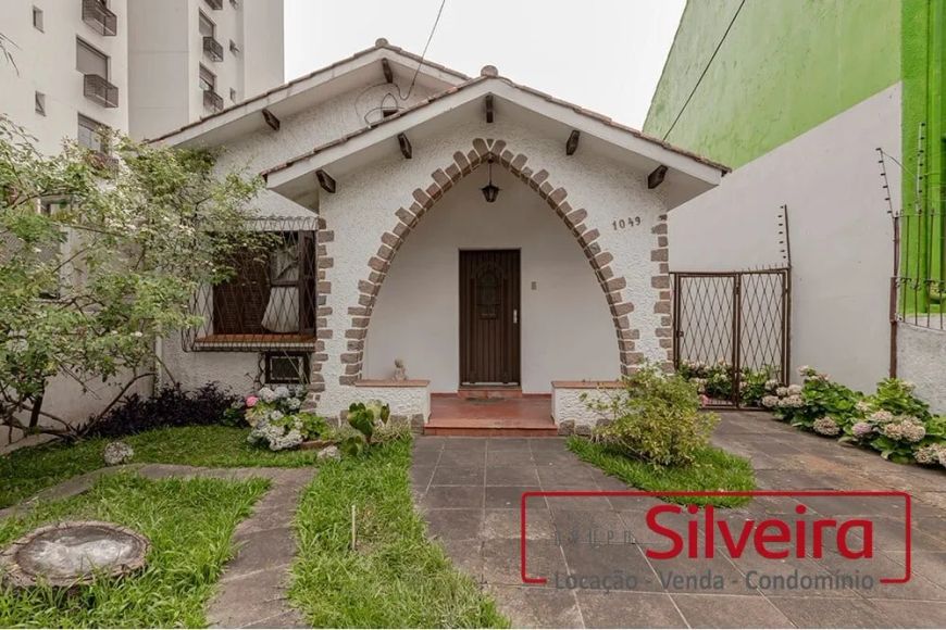Terreno em Porto Alegre, no bairro Menino Deus, à venda.