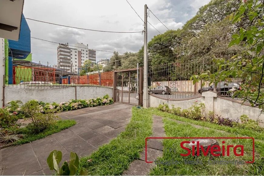 Terreno em Porto Alegre, no bairro Menino Deus, à venda.