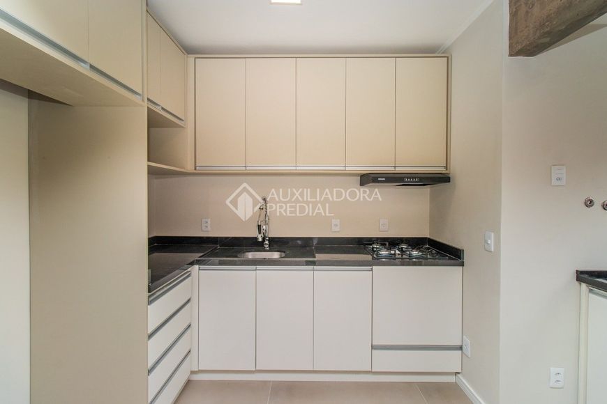 Apartamento com 2 quartos elevador e garagem! Bom Fim