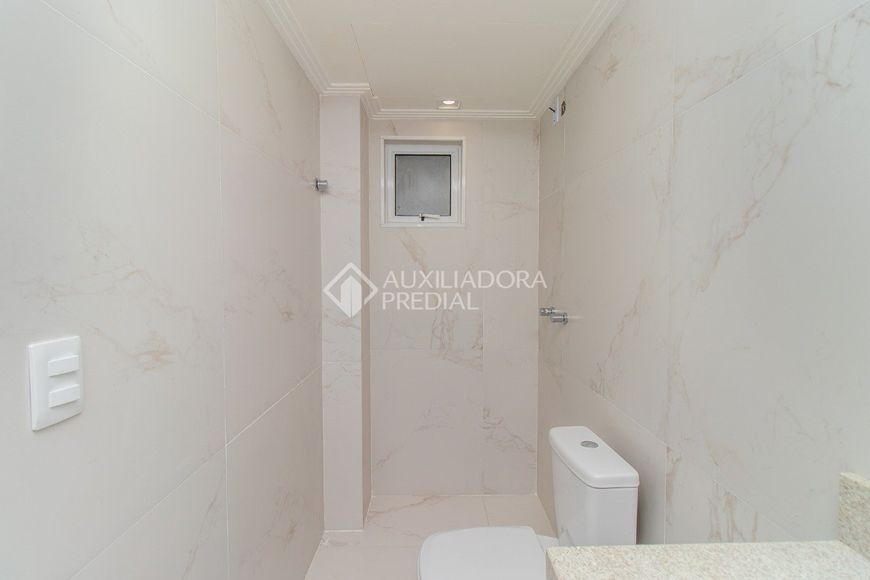 Apartamento com 2 quartos elevador e garagem! Bom Fim