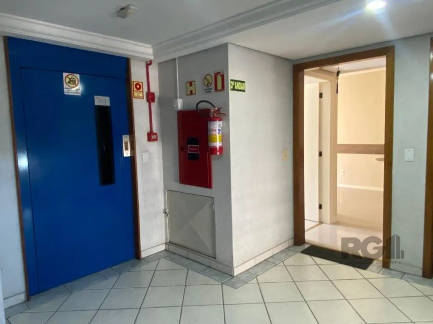 APARTAMENTO - 66,54 m² área privativa - 3º andarApartamento lateral, lindo e arejado, ficam todos os