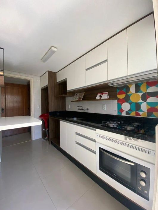 APARTAMENTO - 66,54 m² área privativa - 3º andarApartamento lateral, lindo e arejado, ficam todos os