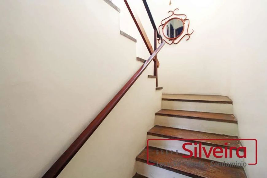Casa em Porto Alegre, no bairro Partenon, à venda.