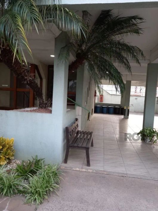 Esta excelente cobertura contempla 3 dormitórios, sendo 1 dependência de empregada, sala, varanda, c