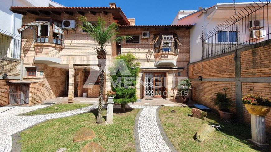 Sobrado com 3 dormitórios (1 suíte) e 3 vagas de garagem a venda no Bairro Jardim Planalto, com 290m