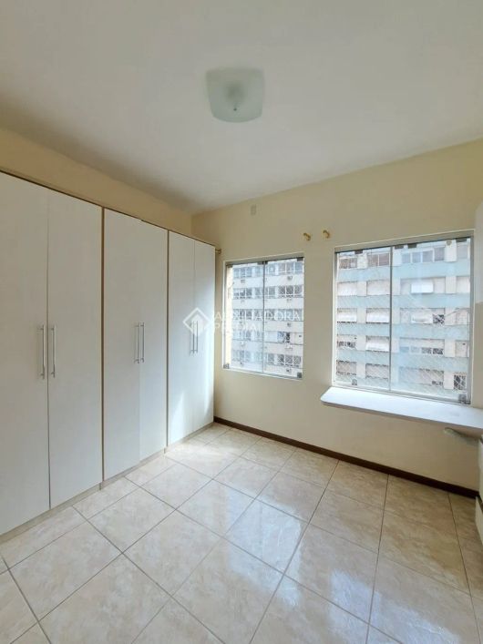 APTO 01 QUARTO DE FRENTE, CENTRO, ANDAR ALTO, ELEVADOR E PORTARIA 24HS PROX. SANTA CASA E UFRGS