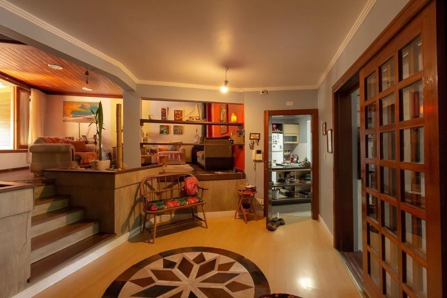 Linda Casa com 4 dormitórios. Piscina. 3 vagas. Agende sua visita.
