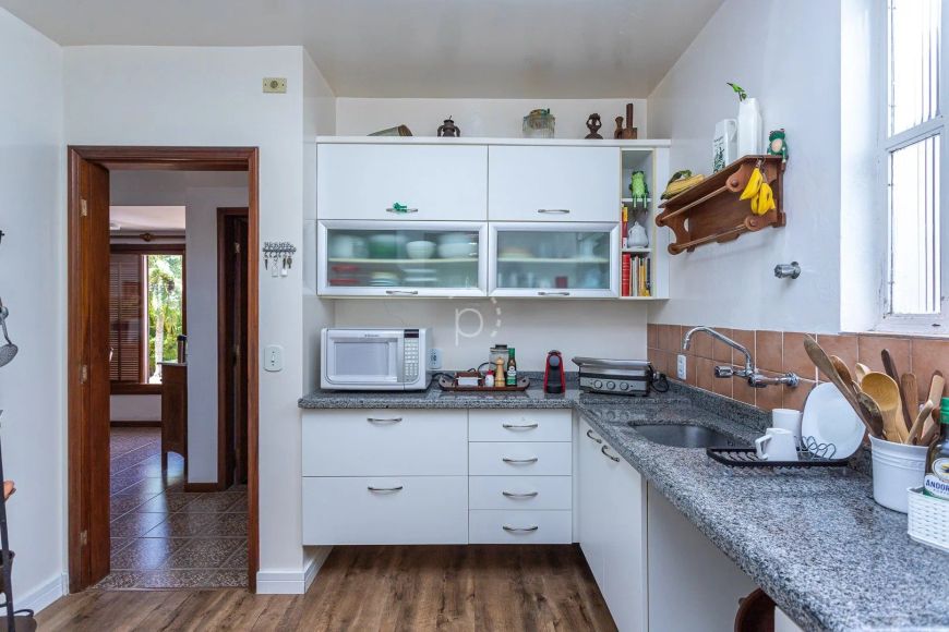 Venda de Casa em Condomínio em bairro Pedra Redonda com 300m² Área Const. e 442m² Á