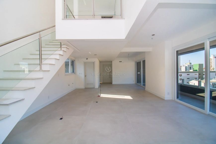 Duplex no bairro Menino Deus