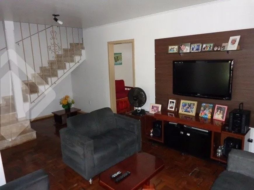 Casa residencial à venda no bairro Menino Deus com 4 dormitórios e 265 m².