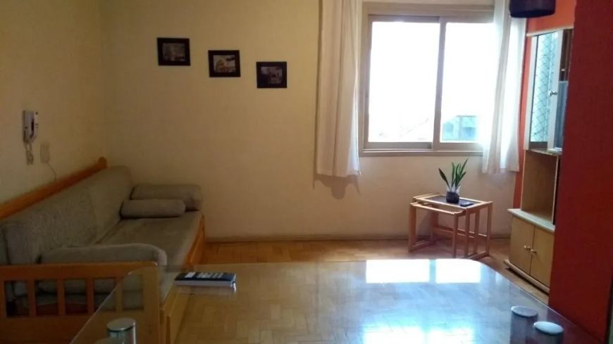 Lindo apartamento com ambientes amplos, bem iluminados e arejados, além de contar com área de serviç