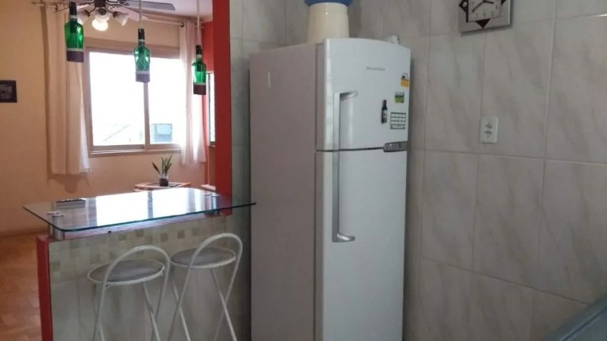 Lindo apartamento com ambientes amplos, bem iluminados e arejados, além de contar com área de serviç