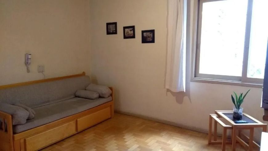Lindo apartamento com ambientes amplos, bem iluminados e arejados, além de contar com área de serviç