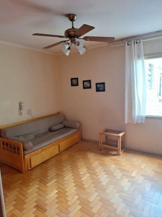 Lindo apartamento com ambientes amplos, bem iluminados e arejados, além de contar com área de serviç