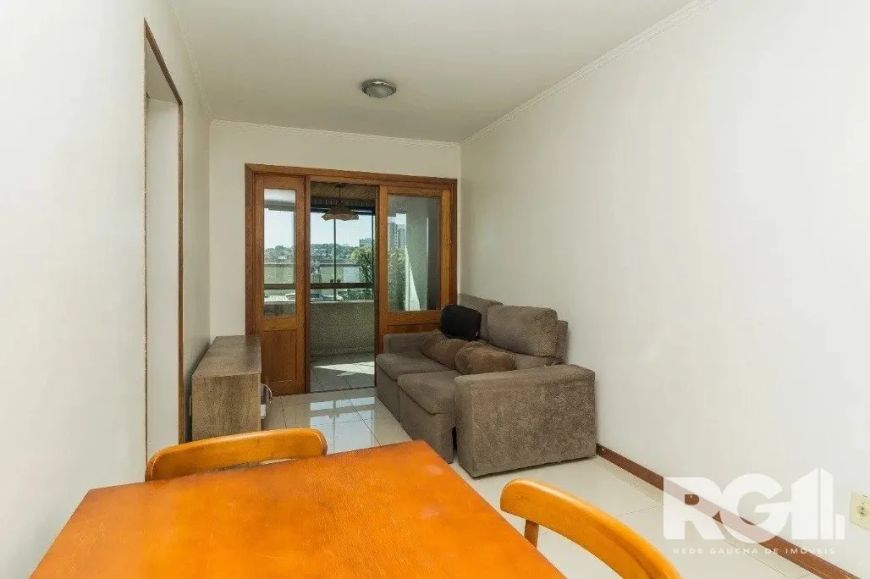 Excelente apartamento com 2 dormitórios, living para dois ambientes com sacada e churrasqueira, dois
