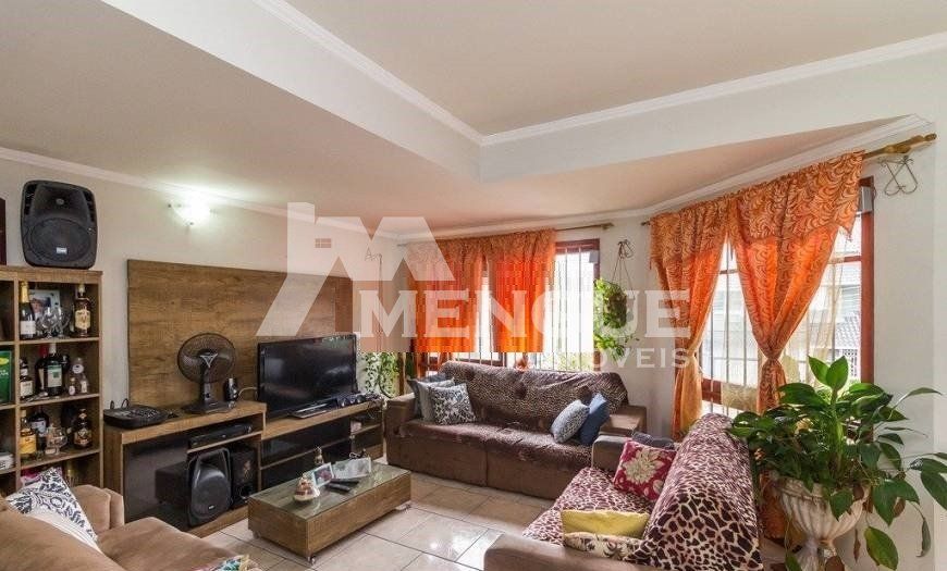 Casa/Sobrado com 3 dormitórios sendo 1 suíte e 3 vagas à venda no bairro Jardim Planalto em Porto Al