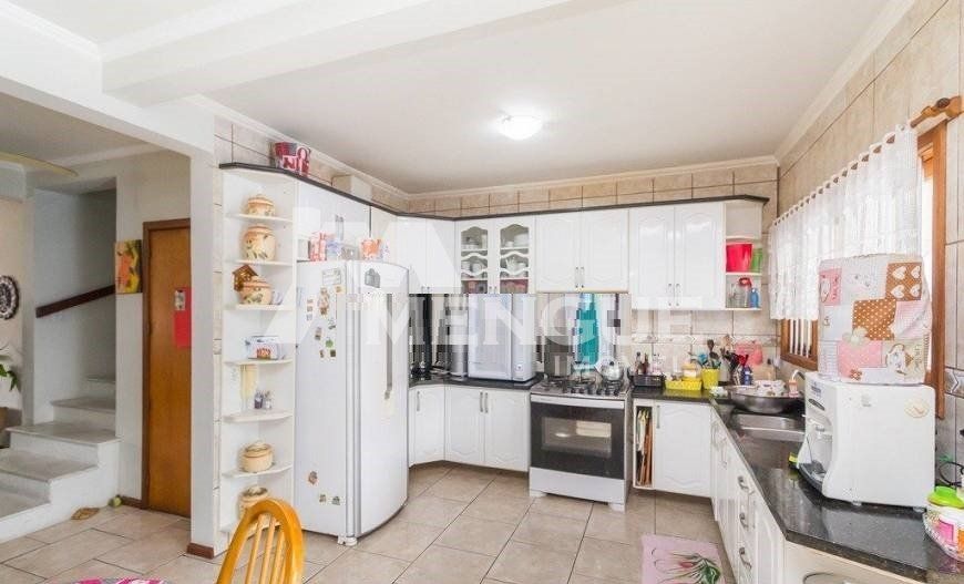 Casa/Sobrado com 3 dormitórios sendo 1 suíte e 3 vagas à venda no bairro Jardim Planalto em Porto Al