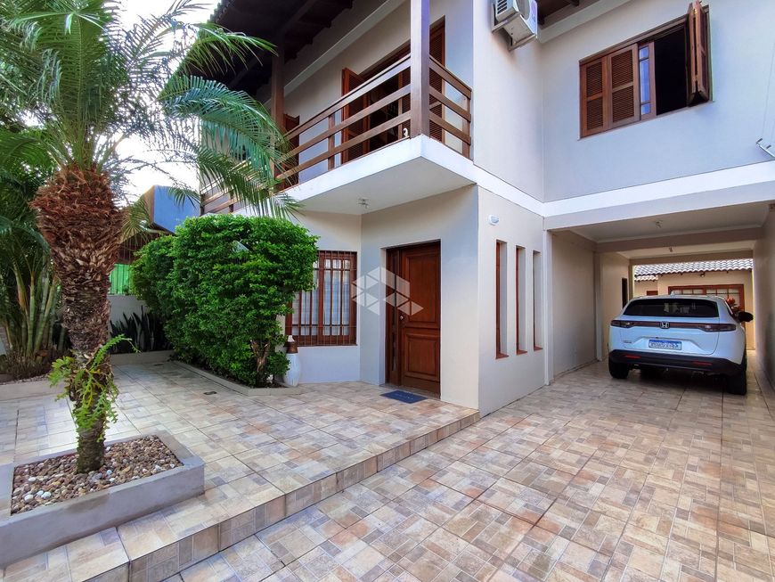 Casa 300m² com 3 Dormitórios no Bairro Partenon, com Suíte Master, Piscina e Vista Panorâmica