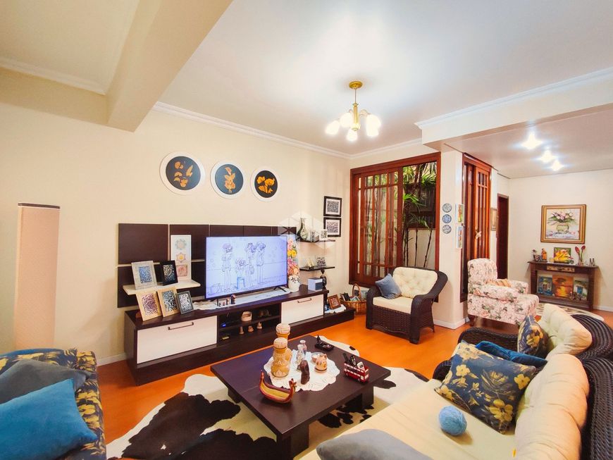 Casa 300m² com 3 Dormitórios no Bairro Partenon, com Suíte Master, Piscina e Vista Panorâmica