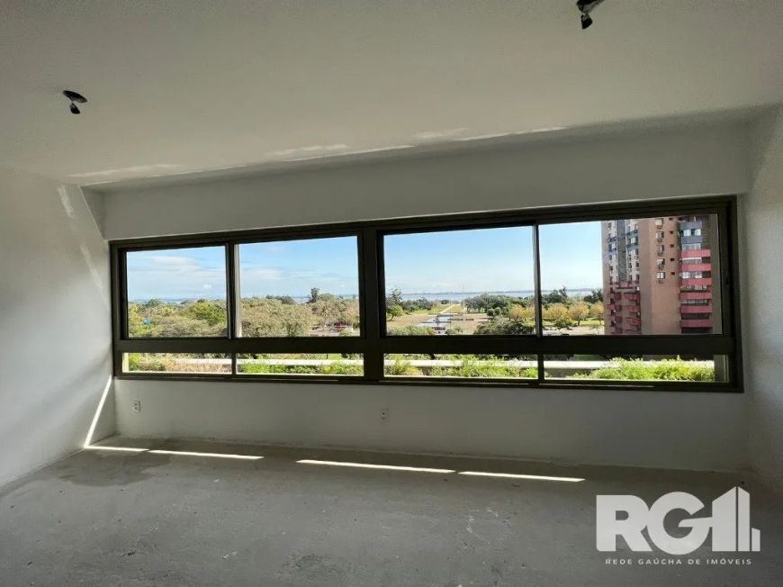 EXCLUSIVIDADEApartamento com 143 m² privativos, possui 3 suítes, (sendo 1 máster), living, cozinha,
