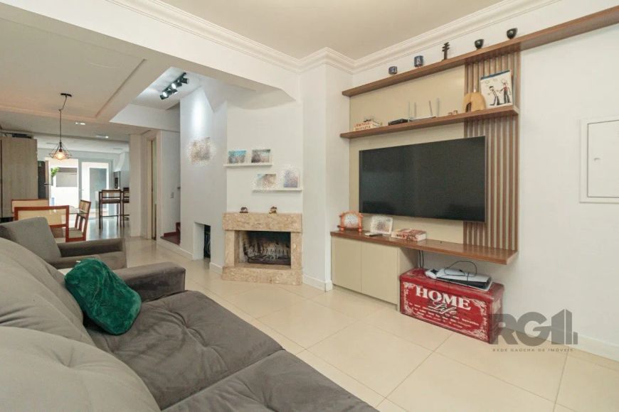 casa à venda no Jardim Itú - Porto AlegreÓtimo sobrado com 101 M², 2 dormitórios e sótão com possibi