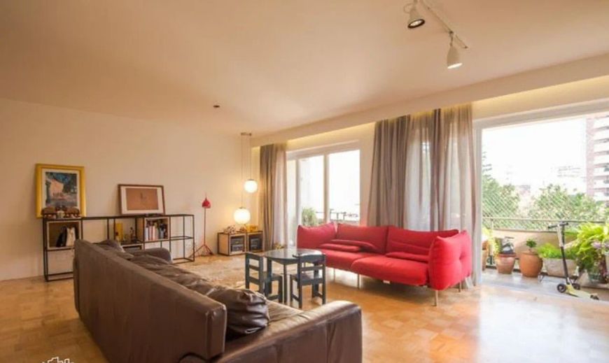 Apartamento à venda em Moinhos De Vento com 166 m² e 3 dormitórios/quartos disponíveis.