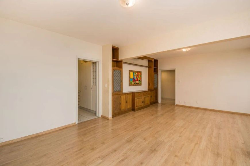 Apartamento à venda no Centro Histórico com 202m² e 3 dormitórios/quartos disponíveis.