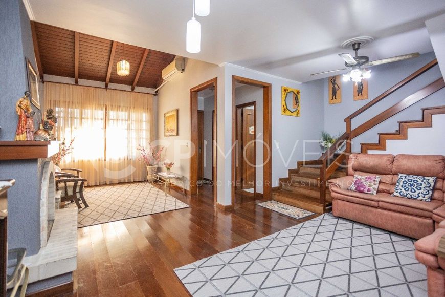 Casa/Sobrado em Porto Alegre, no bairro Jardim Lindóia, à venda.