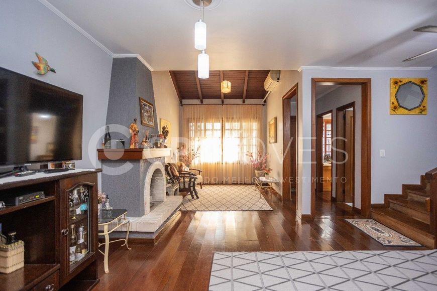 Casa/Sobrado em Porto Alegre, no bairro Jardim Lindóia, à venda.
