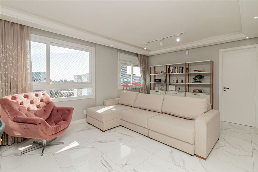 Apartamento (Padrão), com 3 quartos e 2 banheiros à Venda, 67 m² em Porto Alegre/RS