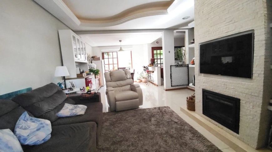 Casa com 3 dormitórios no bairro Hípica