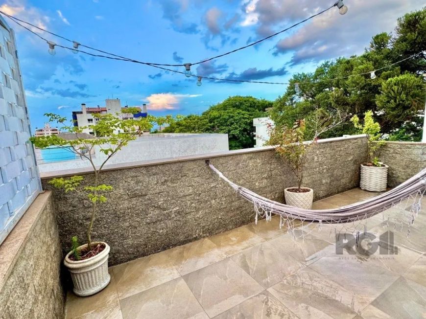 PREDIO RESIDENCIAL COM 6 APTOS , COBERTURA TODA REFORMADA , MOBILIADA , ELETRICA E HIDRAULICA REFEIT