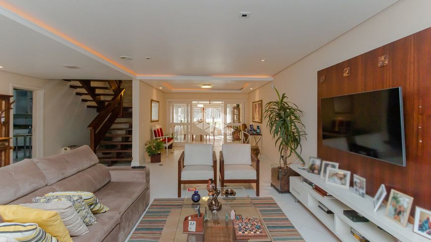 Casa 4 dormitórios, 3 suítes, piscina, Chácara das Pedras, Porto Alegre