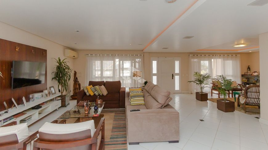 Casa 4 dormitórios, 3 suítes, piscina, Chácara das Pedras, Porto Alegre