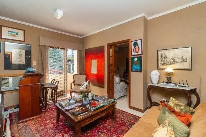 Apartamento Garden com 3 dormitórios, 121m² reformado, no coração do Moinhos de Vento. Possui living