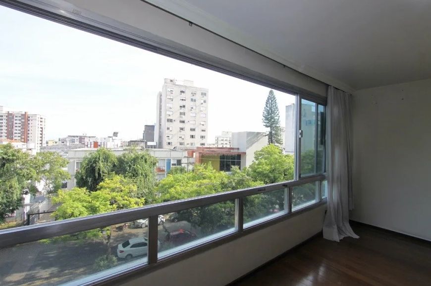 Ótimo apartamento em condomínio tradicional no Moinhos de Vento, com 127m² privativos, semi mobiliad