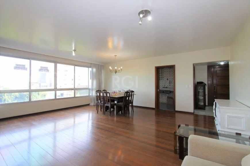 Ótimo apartamento em condomínio tradicional no Moinhos de Vento, com 127m² privativos, semi mobiliad