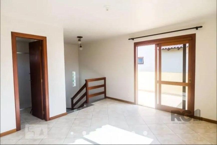 Linda casa em condomínio fechado!. São 165,40 m²privativos ,03 quartos sendo 01 suíte e área de serv