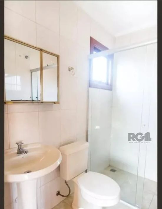 Linda casa em condomínio fechado!. São 165,40 m²privativos ,03 quartos sendo 01 suíte e área de serv