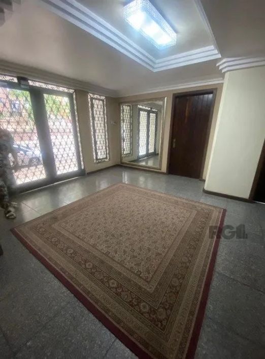 Semi mobiliado, Lindo e espaçoso apartamento com 164m2 privativos.Próximo ao Zaffari da Fernandes Vi