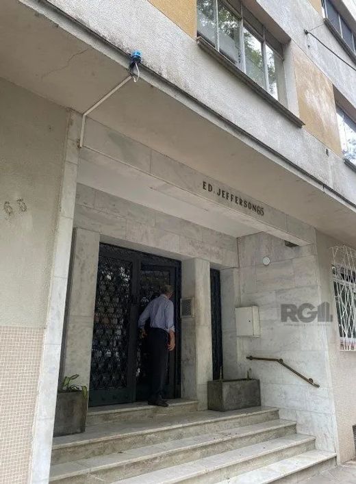 Semi mobiliado, Lindo e espaçoso apartamento com 164m2 privativos.Próximo ao Zaffari da Fernandes Vi