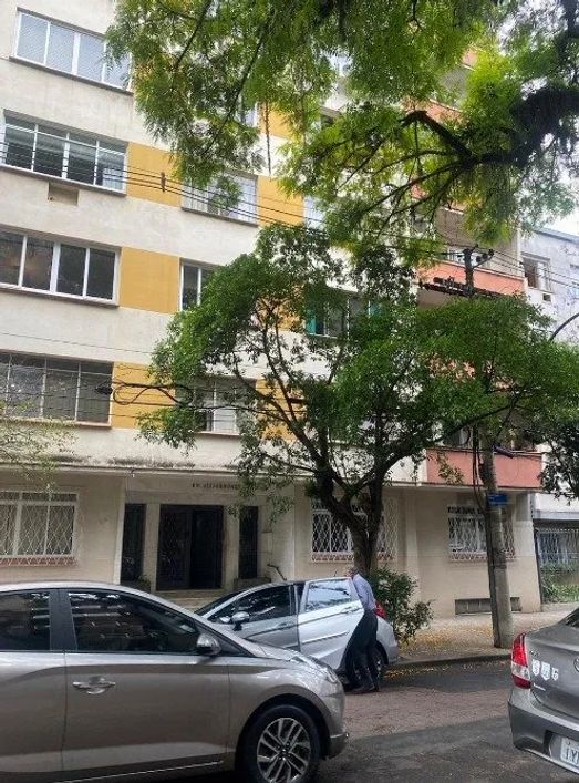 Semi mobiliado, Lindo e espaçoso apartamento com 164m2 privativos.Próximo ao Zaffari da Fernandes Vi