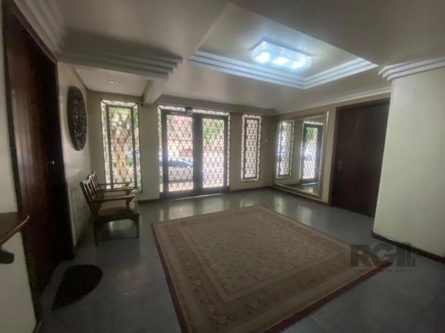 Semi mobiliado, Lindo e espaçoso apartamento com 164m2 privativos.Próximo ao Zaffari da Fernandes Vi