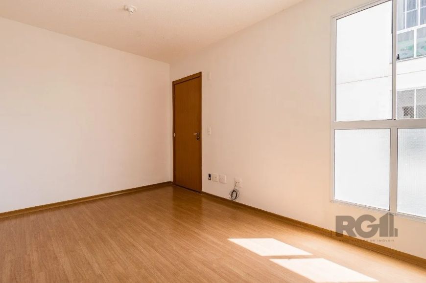 Apartamento com 2 quartos e 1 banheiro no total. O condomínio é bem equipado com diversas instalaçõe