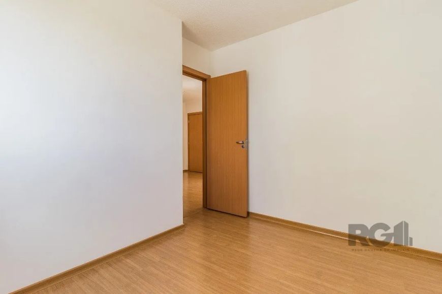 Apartamento com 2 quartos e 1 banheiro no total. O condomínio é bem equipado com diversas instalaçõe
