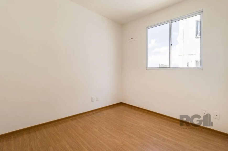 Apartamento com 2 quartos e 1 banheiro no total. O condomínio é bem equipado com diversas instalaçõe