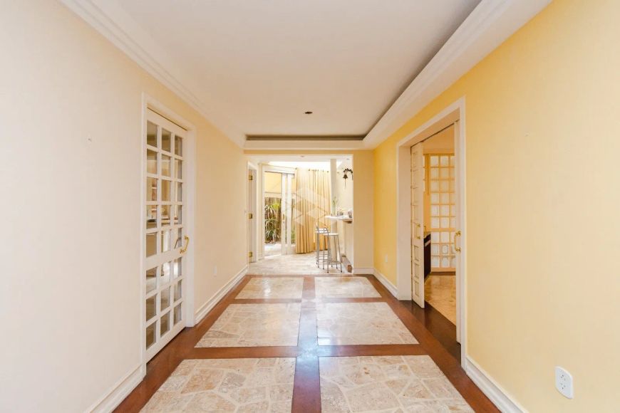 Casa em Condominio com 03 dormitórios