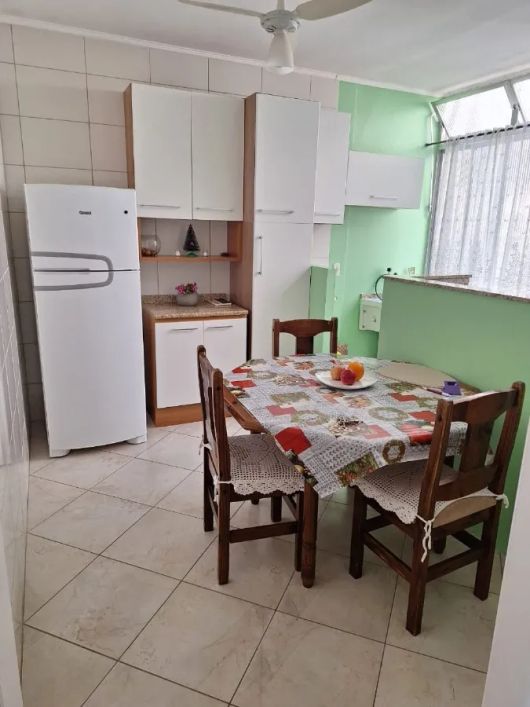 Excelente apto. de 02 dormitorios com 65,00m2 frente para o (Hospital Moinhos de Vento, entrada pela