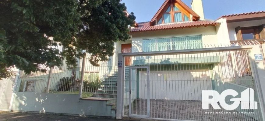 Casa sobrado de alto padrão no coração do planalto composta de 05 dormitórios, sendo uma suíte com c